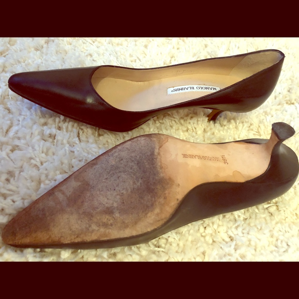 Used Manolo Blk Lther PointyToe Pump KittenHeel